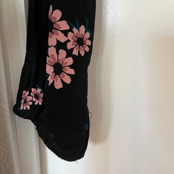 Wild Fable NWT Black Long Sleeve Cropped Floral Tee - Picture 5 of 6